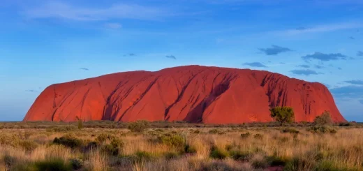 australien-highlights-ayers-rock-wahrzeichen-uluru-monolith