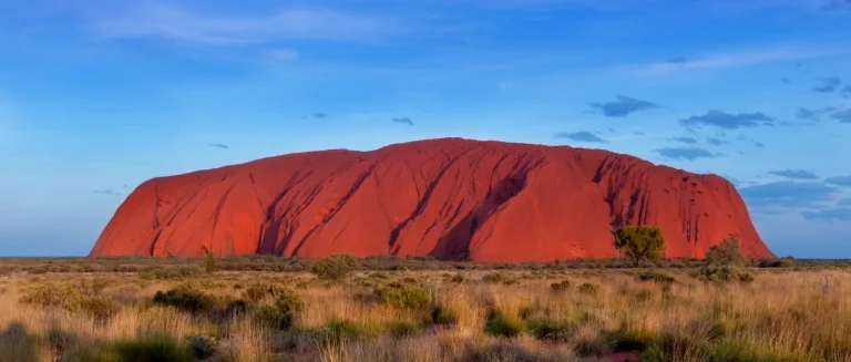 australien-highlights-ayers-rock-wahrzeichen-uluru-monolith