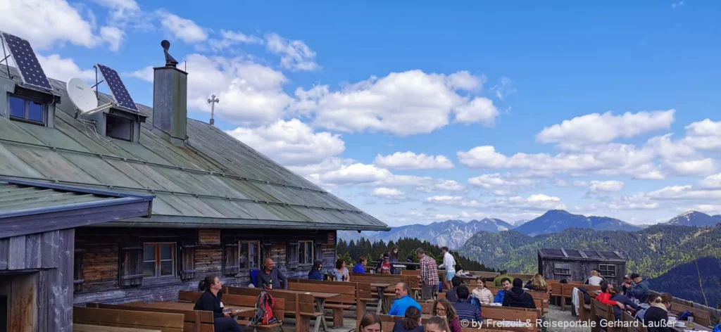Bad Wiessee Unternehmungen Wanderung zur Aueralm Ausflugsziel Almhütte Tegernsee