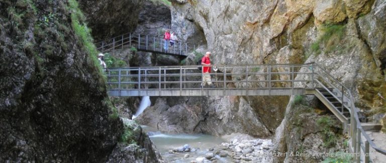 ausflugsziele-berchtesgaden-almbachklamm-wanderung-eisenstege