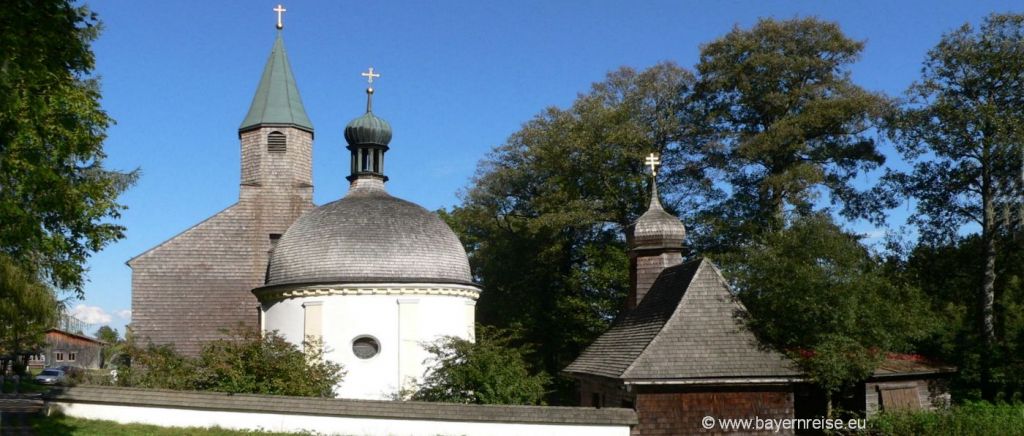 Ausflugsziel bei Bischofsmais die Wallfahrtskirche Sankt Herrmann mit Einsiedelei-Kapelle Wallfahrtsort Sankt Herrmannbei Bischofsmais
