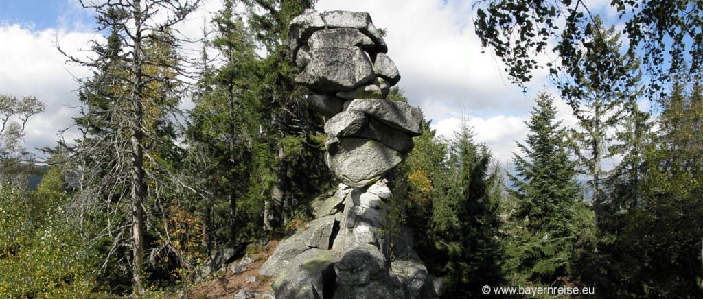 Wandern Bischofsmais Felsformation Teufelstisch Teufelstisch Bischofsmais Wandertour Bayerischer Wald