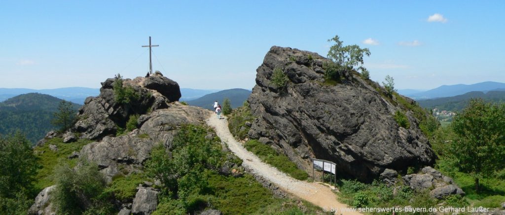 henswürdigkeiten bei Bodenmais der Silberberg - Blick zum Gipfel sehenswürdigkeiten-bodenmais-silberberg-ausflugsziele-gipfelwanderung