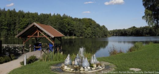 bodenwöhr-hammersee-brunnen-steg-see-panorama-660
