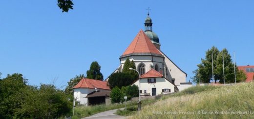 bogenberg-marienwallfahrtskirche-ausflugsziel-wanderweg-panorama-660