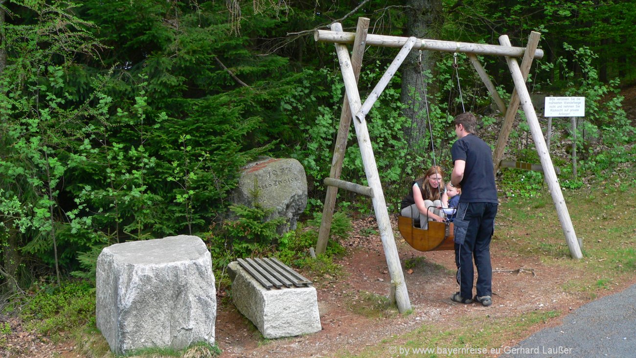 breitenberg-familien-wanderweg-schaukel-bayerischer-wald-sehenswuerdigkeiten-1300
