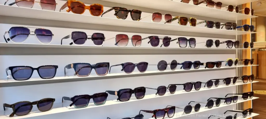 Große Auswahl an Brillen und Sonnenbrillen bei Eyes and More