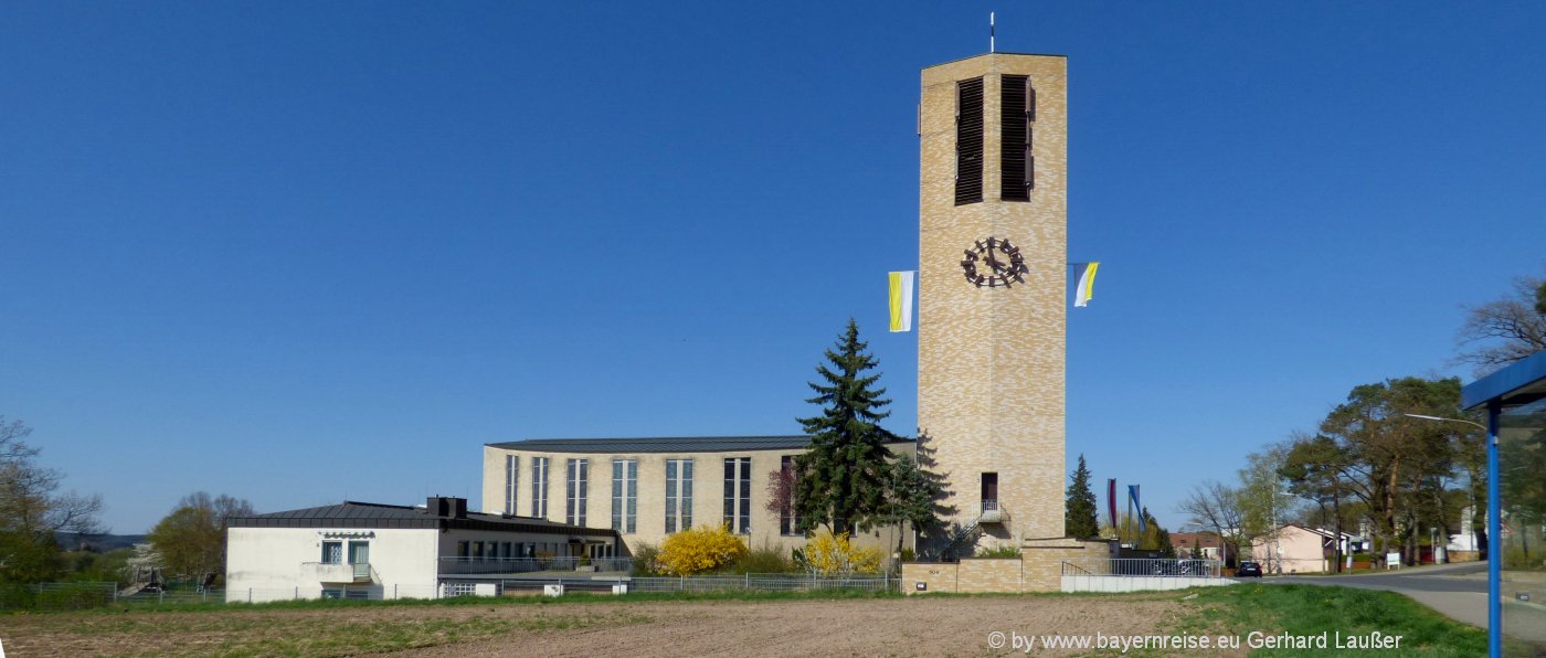 sehenswürdigkeiten-bubenreuth-geigenbauerstadt-franken-kirchturm-pfarrkirche sehenswürdigkeiten-bubenreuth-geigenbauerstadt-franken-kirchturm-pfarrkirche