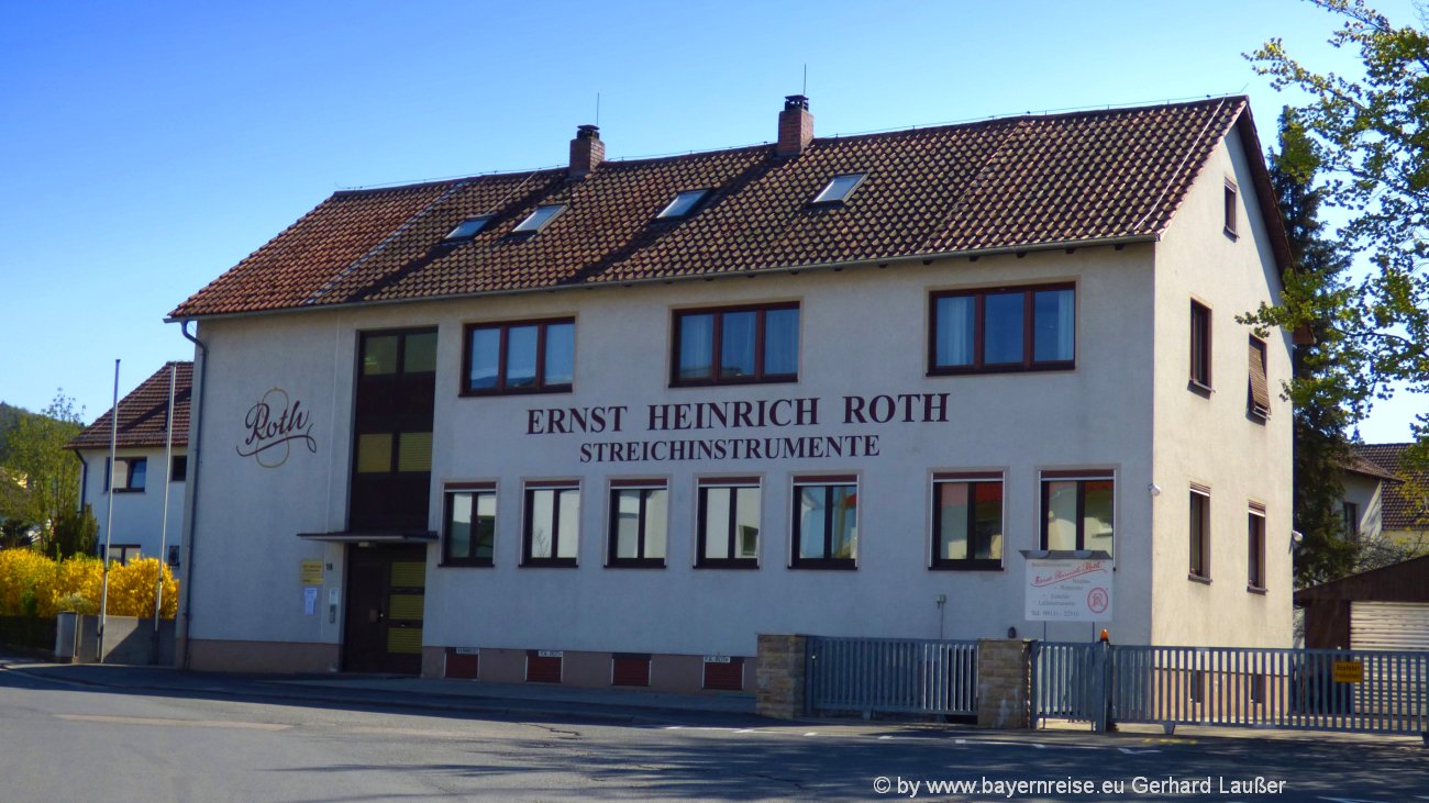 bubenreuth-geigenbauerstadt-wahrzeichen-zupfinstrumentebau-haus-1300