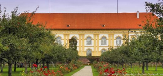 dachau-ausflugsziele-schloss-hofgarten-obstbaeume-panorama-660