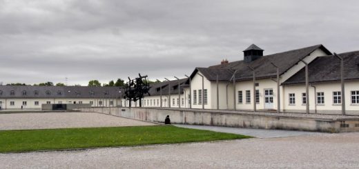 dachau-kz-gedenkstätte-ausflugsziele-innenhof-panorama-660