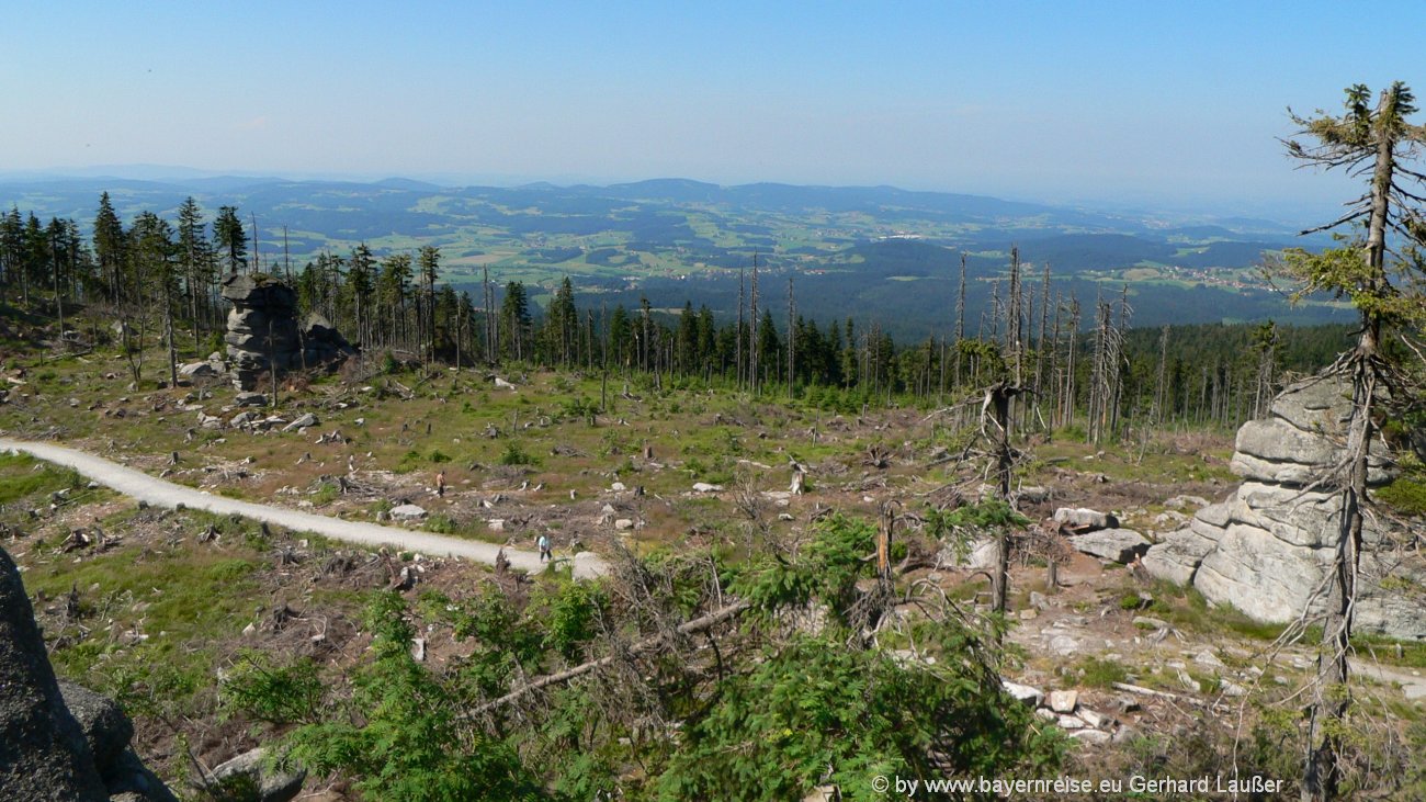 dreisessel-bayerischer-wald-bergwandern-aussichtspunkt-dreilaendereck-1300