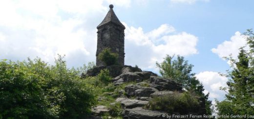 bergwanderung-eck-riedelstein-waldschmidt-denkmal-panorama-660