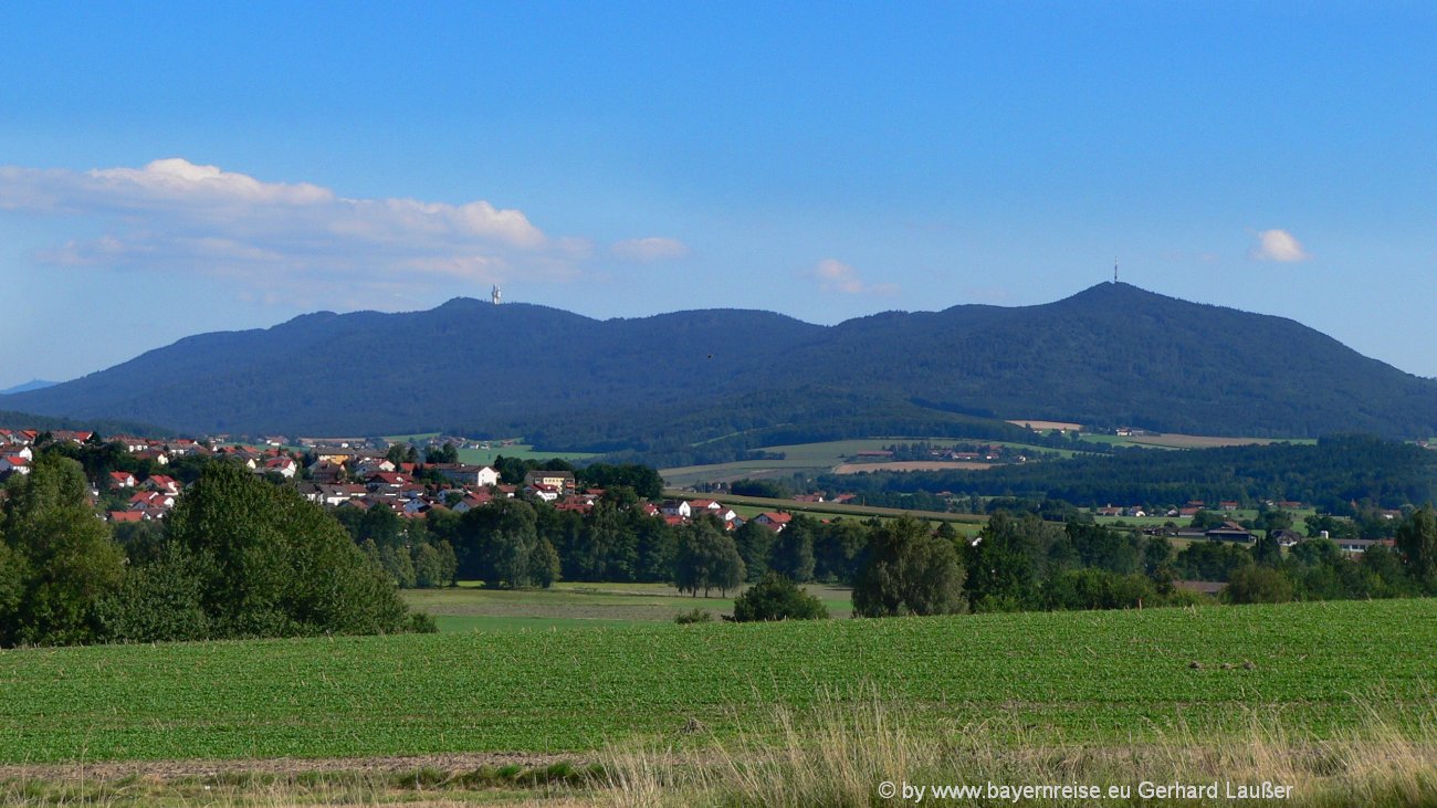eschlkam-urlaubsregion-bayerwald-berg-hohen-bogen-blick-1300