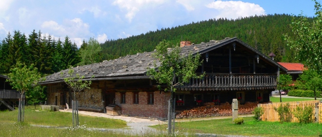 finsterau-freilichtmuseum-ausflugsziele-freizeit-bauernhof-panorama-660