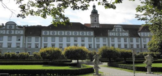 fürstenfeldbruck-kloster-garten-gebäude-panorama-660