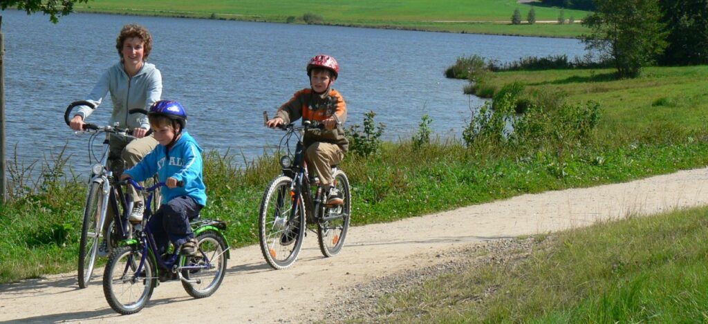 unkomplizierter Sommerurlaub mit Kindern Fahrrad fahren Sommerurlaub unkompliziert buchen mit Kindern - Fahrräder am Urlaubsort ausleihen