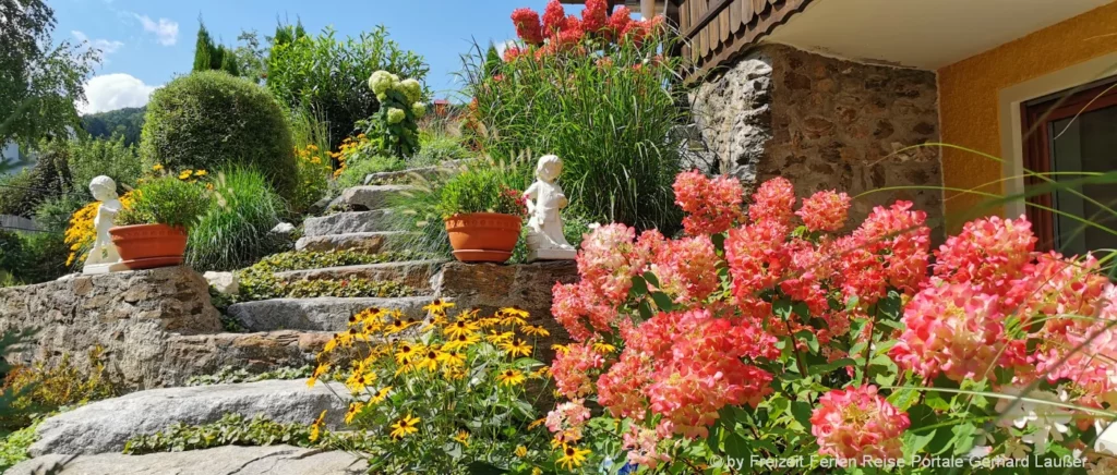Tipps zum Garten anlegen Gartengestaltung mit Blumen und Deko