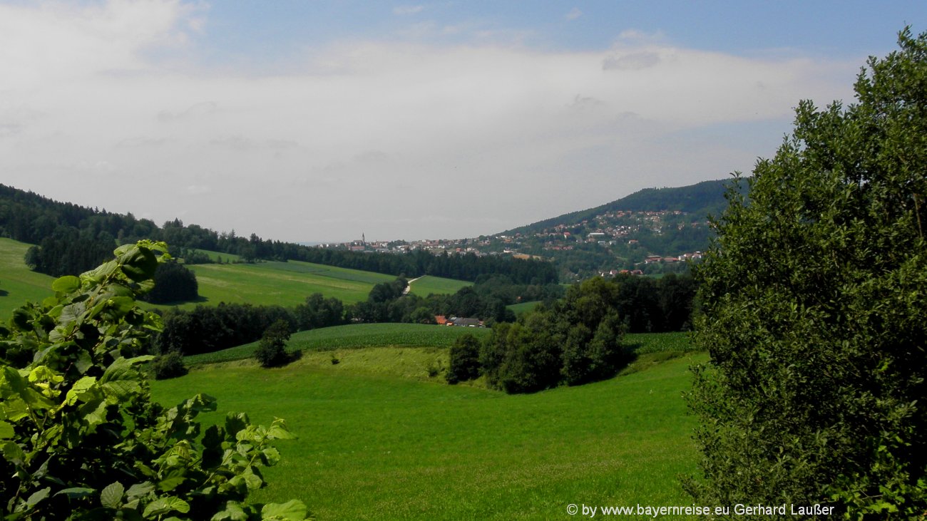 hauzenberg-bayerischer-wald-stadtansicht-landschaft-1300