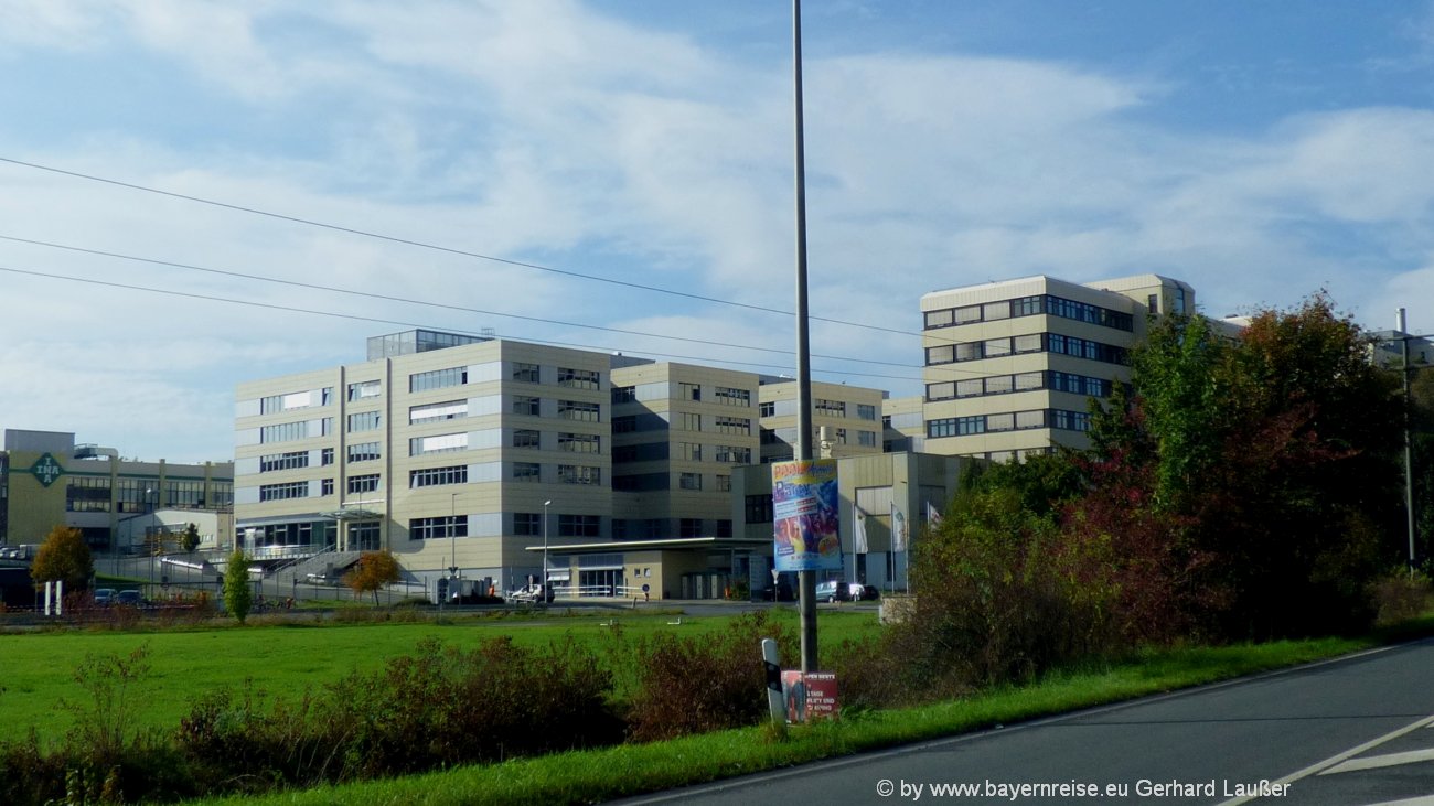 herzogenaurach-modernes-hochhaus-stadtrand-highlights-bayern-1300