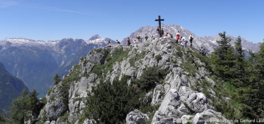Ausflugsziel Jenner Berggipfel Gipfelkreuz Berchtesgadener Alpen Highlights