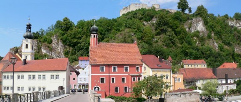 kallmünz-künstlerdorf-naab-burgruine-ansicht-panorama-660