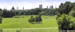 Sehenswürdigkeiten in München der Englische Garten mit Blick auf die Stadt Sehenswürdigkeiten in München der Englische Garten mit Blick auf die Stadt