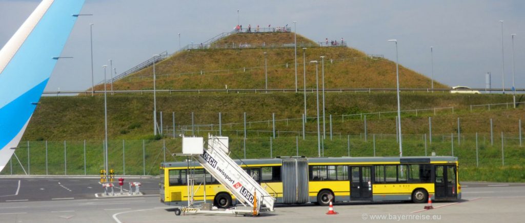 Shuttle Service am Flughafen München günstiger Parkplatz Flughafen München - Mit dem Shuttle-Bus zum Terminal