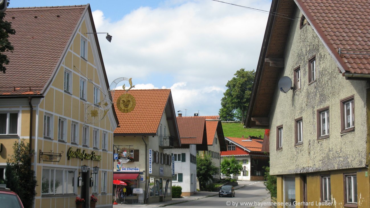nesselwang-ausfllugstipps-dorf-strasse-gasthof-sehenswuerdigkeiten-1300