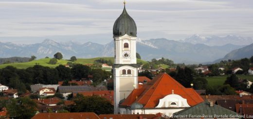 ausflugsziele-nesselwang-sehenswürdigkeiten-kirche-alpen-berge