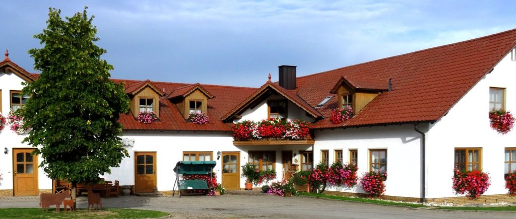 Bauernhofurlaub mit Ponyreiten am Pferdehof Nißl in der Oberpfalz Kinder und Familienurlaub am Ponyhof Nißl in der Oberpfalz - Ferienwohnungen