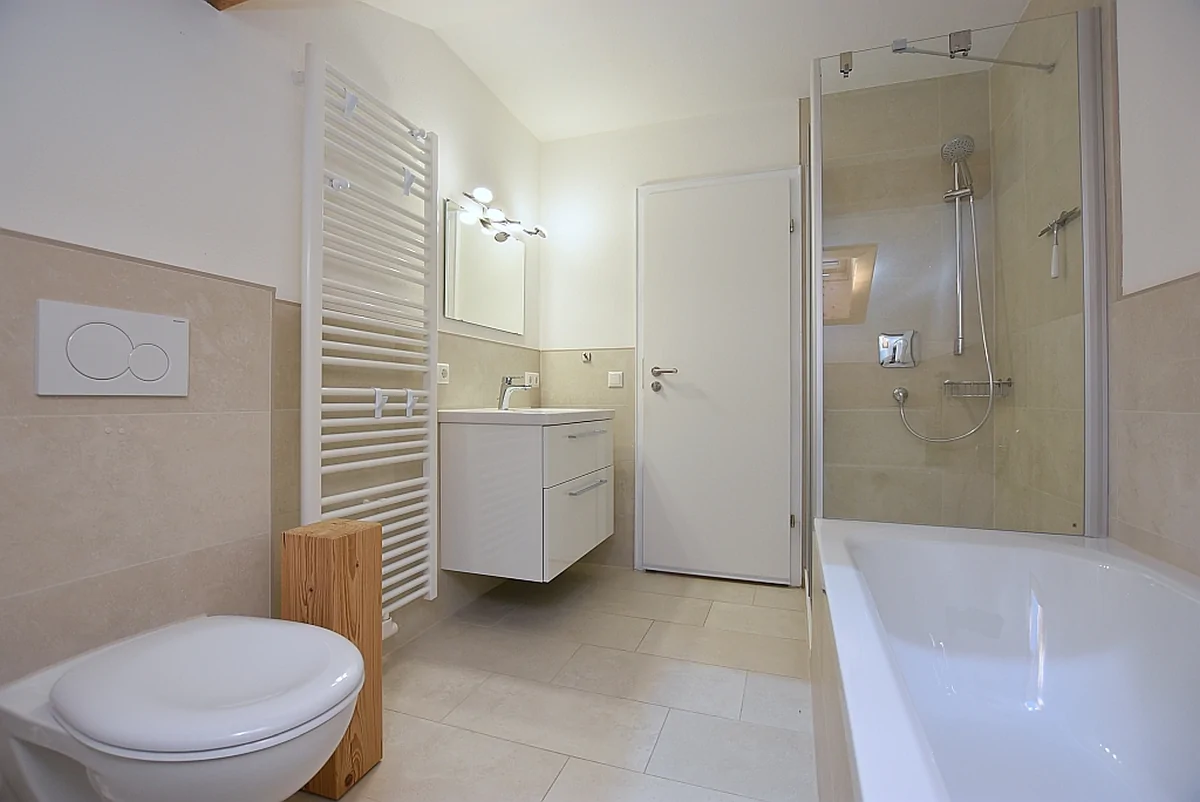 oberallgaeu-ferienwohnung-oberstaufen-unterkunft-badezimmer-1200