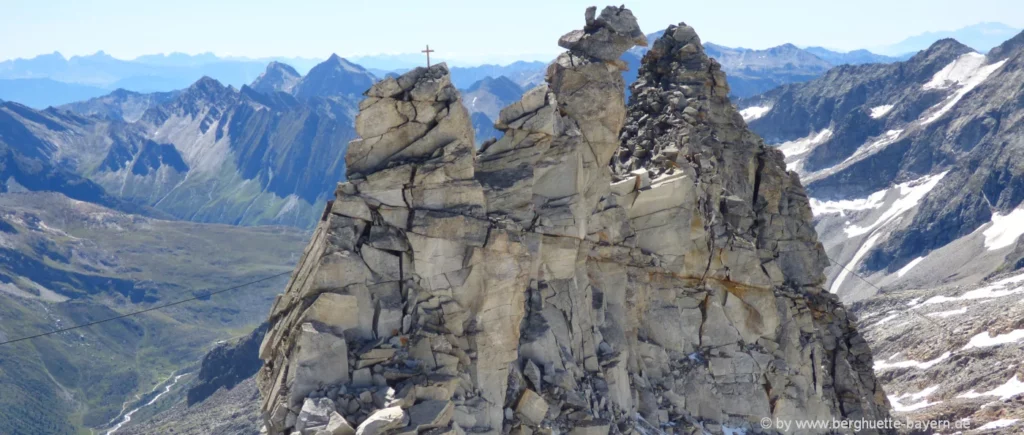 preiswerte Outdoor Aktivitäten in Aserbaidschan - Bergwandern im Kaukasus Gebirge