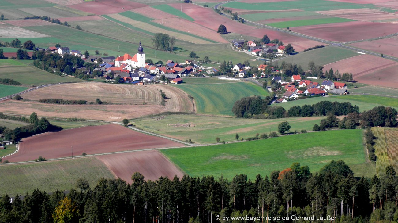 rauher-kulm-aussichtsturm-oberpfaelzer-wald-rundblick-fichtelgebirge-fränkische-alp