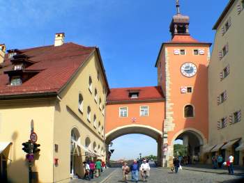 Turm zur Steinernen Brücke in Regensburg 