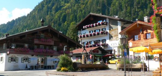 ferienwohnung-buchen-unterkunft-dorfplatz