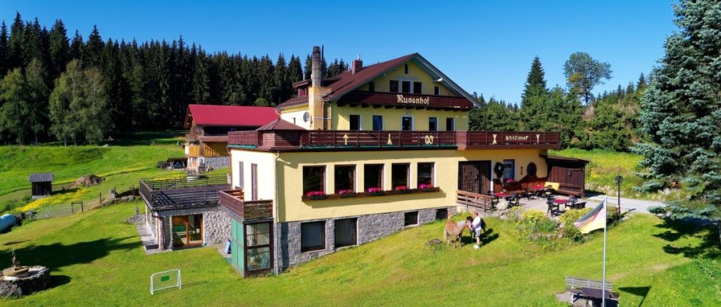 Aussenansicht Pension & Bauernhof im Bayerischen Wald Urlaub in Niederbayern