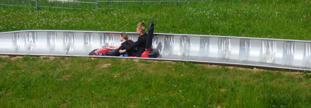 Familienausflug Highlights in Oberbayern - Asuflug zur Sommerrodelbahn ein Heighlight für Kinder & Jugendliche