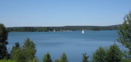 steinberger-see-badesee-bayern-segelboote-panorama-660