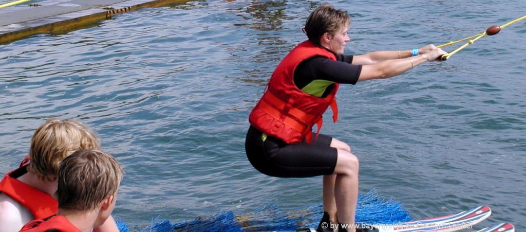Badeurlaub mit Wasserski fahren Freizeitaktivitaeten in der Oberpfalz