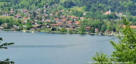 Tegernseer Höhenweg wandern Aussichtspunkt Blick auf Bad Wiessee
