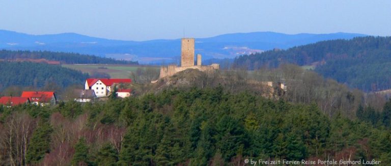 vohenstrauss-burgruine-naturpark-oberpfalz-burg-waldau-panorama-660