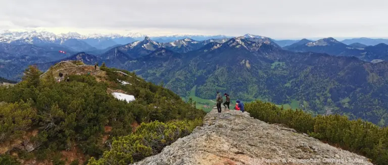 Wallberg Gipfel Aussichtspunkt Tegernseer Alpen Panoramawege Bayern