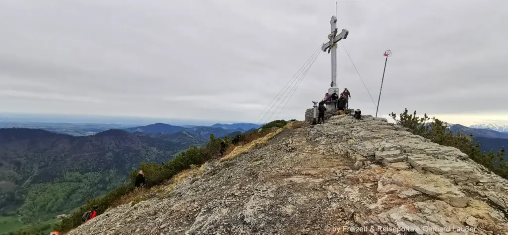 Gipfelkreuzwanderung zum Wallberg in Oberbayern