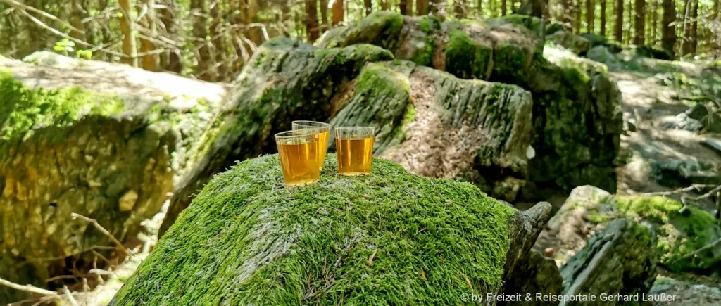 Brauch beim Wandern in Bayern Gipfelschnaps trinken in Deutschland