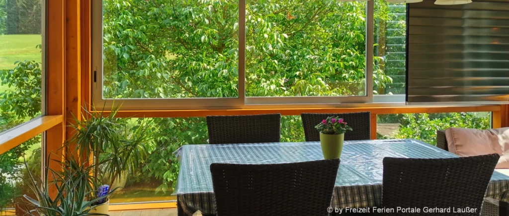 Ideen zum Wintergarten Anbau Balkon mit Glasschiebetüren
