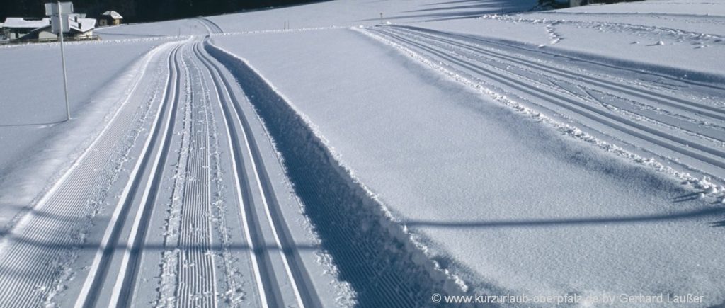 Winteraktivitäten im Bayerischen Waldgespurte Loipen zum Langlaufen 